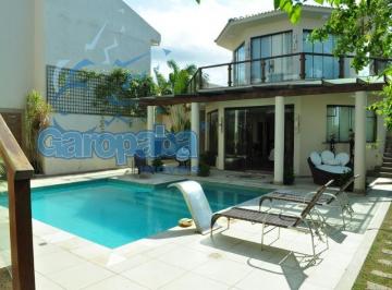 piscina compartilhada com + 3 suítes casal · Aluguel por Temporada: Casa em Condomínio de Luxo no Centro de Garopaba-SC, 1 suíte, banheiro, 1 va