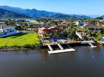 Casa · 1265m² · 5 Quartos · 6 Vagas · Casa à venda no condomínio Residencial Marina Guarujá com acesso ao Canal de Bertioga.