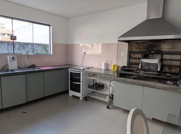 Casa · 228m² · 3 Quartos · 2 Vagas · Sobrado para venda em Centro de 228.00m² com 3 Quartos, 1 Suite e 2 Garagens