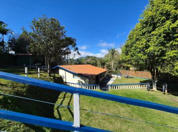 Casa · 180m² · 2 Quartos · 4 Vagas · Chácara à venda em Santo Antônio do Pinhal com lago, 1.800 m² de terreno e a apenas 1,5 km do centro