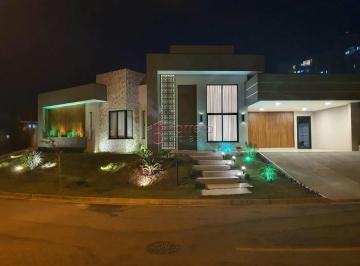 Casa · 235m² · 3 Quartos · 4 Vagas · CASA TÉRREA ALTO PADRÃO À VENDA NO CONDOMÍNIO VIA CASTELLI NO CENTRO DE LOUVEIRA/SP