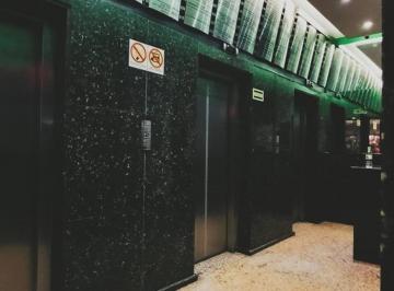5thftx7ds8cxj5f6hb4v3kvjvq5n.jpeg · Sala Comercial em Centro Histórico