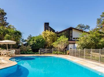 Casa · 450m² · 4 Vagas · Casa com 4 quartos em Iucas, Teresópolis