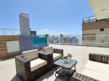 567281d1-cd3b-4bd2-9475-20a69e09030d-17834371344862.jpg · Cobertura Duplex de Alto Padrão com Piscina Privativa e Vista Mar no Centro de Florianópolis