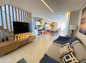 Casa · 143m² · 3 Quartos · 1 Vaga · Sobrado alto padrão na faixa mar em Praia de Leste