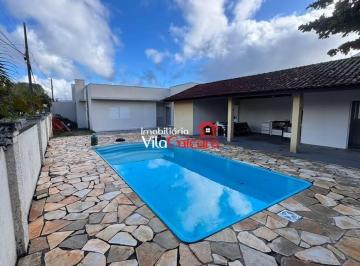 Casa · 247m² · 5 Quartos · 4 Vagas · Casa de esquina à uma quadra do mar em Matinhos