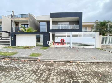 Casa · 411m² · 7 Quartos · 3 Vagas · Sobrado com piscina 150 metros do mar em Matinhos