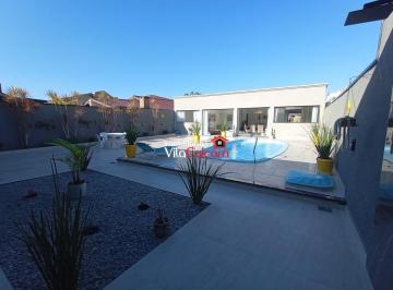 Casa · 237m² · 5 Quartos · 3 Vagas · Casa com 2 suítes e piscina em Matinhos PR