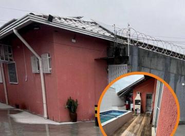 Casa de 2 quartos, Mongaguá · CASA 2 DORMITORIOS 1 SUITE PISCINA LADO PRAIA ENTRADA 180 MIL ITANHAEM