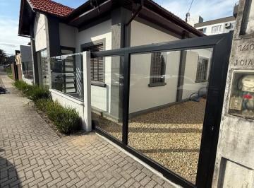 Foto 01 · Casa com piscina à venda em Joinville-SC, bairro América. Buch Imóveis. 3 quartos, 1 suíte, 2 salas,