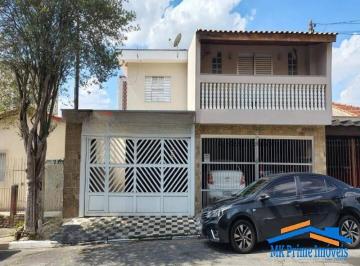 Casa · 145m² · 3 Quartos · 2 Vagas · Casa com 3 quartos sendo 1 suíte e 2 vagas de garagem.