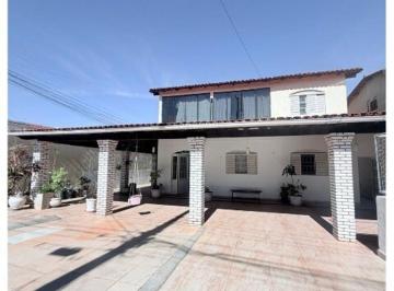 Casa de 4 quartos, Santa Maria · Lindo Sobrado no Residencial Santos Dumont – Aceita Financiamento e FGTS!