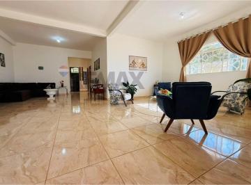 Casa · 330m² · 3 Quartos · 2 Vagas · Casa Térrea Reformada | 330 m² de Área Construída em Lote de 800 m² | Condomínio Ouro Vermelho II |