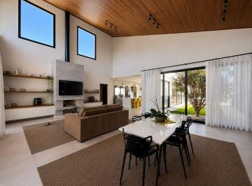Casa · 400m² · 4 Quartos · 6 Vagas · Condomínio Terras da Alvorada - Casa no Terras da Alvorada com 4 suítes