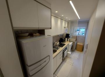 Apartamento · 48m² · 2 Quartos · 1 Vaga · Apartamento de 2 qts com varanda e vaga a passos metrô e shopping