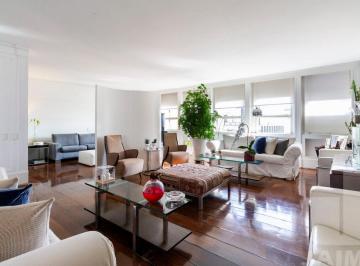 Apartamento · 261m² · 3 Quartos · 4 Vagas · Belíssimo apartamento em uma das ruas mais nobres de Higienópolis