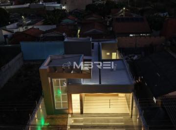 Imagem · Casa com 3 suítes plenas, sozinha no lote, 4 vagas de garagem, próximo à Avenida Igualdade
