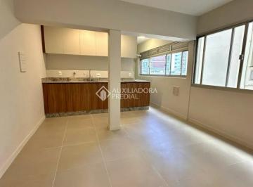 Apartamento · 43m² · 1 Quarto · Stúdio reformado com localização privilegiada no Centro de Florianópolis SC!
