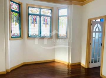 Casa · 321m² · 4 Quartos · Sofisticação, exclusividade e uma vista privilegiada em meio ao verde.