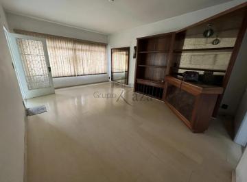 Casa · 300m² · 3 Quartos · 3 Vagas · Casa - Centro - Jacareí - 3 Dormitórios, sendo uma suíte - 184,92m²