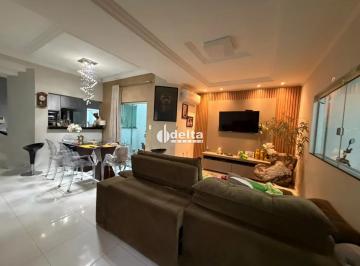 Casa · 250m² · 3 Quartos · 2 Vagas · Casa com 3 quartos sendo 1 suíte disponível para venda no bairro Alto Umuarama em Uberlândia-MG