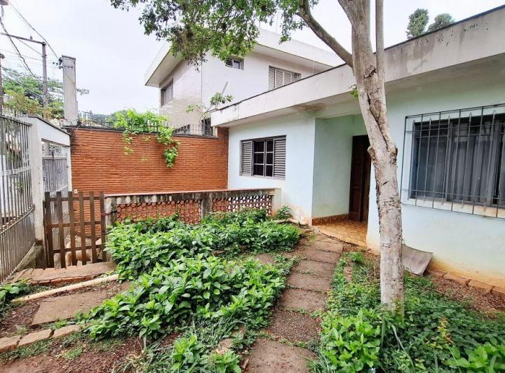 Foto do imóvel - Localizada em uma região que alia praticidade e qualidade de vida, a casa está próxima a.