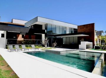 20260227154334618.jpg · Casa com 3 Suítes Térreas e Piscina de Borda Infinita no Lago Azul Clube Residencial e Golfe | 470 m