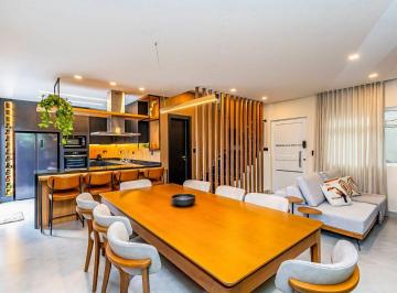 Casa de 3 quartos, Curitiba · Oportunidade! Sobrado Porteira Fechada com 3 suítes