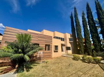 Casa Aluguel 1500m² de 4 quartos · SHIN QL 8 BEIRA LAGO