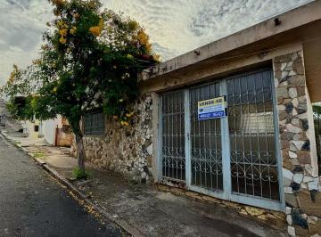 Casa de 2 quartos, Itapira · Casa frente para a rua 24 de outubro e Rua José Cintra Machado ( 02 ruas )!
