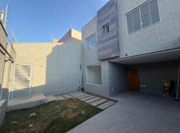 bb43ee2ytnlyzrhm2ywmdi3_md · Casa Geminada de Alto Padrão | 3 Quartos | Suíte | 2 Vagas | 120m²