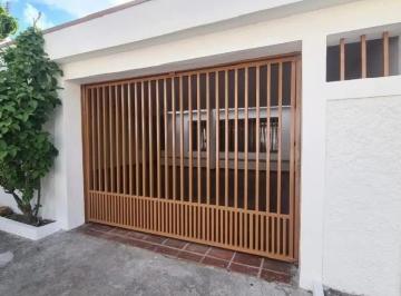 Comercial · 230m² · 3 Vagas · Casa comercial na Rua Filinto Gomes Silva, 64 • 230 m²