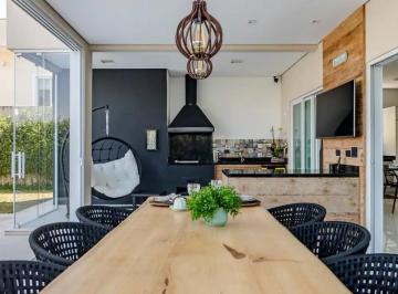 Casa de 3 quartos, Maringá · Casa com 320 mts², 3 quartos, piscina e churrasqueira em Maringa - PR