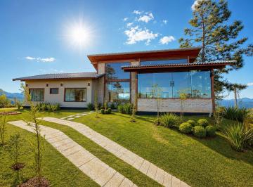 Casa · 151m² · 3 Quartos · 2 Vagas · Casa com 3 quartos em Albuquerque, Teresópolis