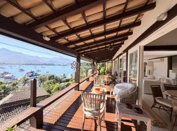 Casa · 200m² · 4 Quartos · 1 Vaga · Casa estilo chalé no Iate Clube de Santos com vista para o mar