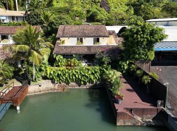 Casa · 500m² · 8 Quartos · Casa Frente Mar no Iate Clube de Santos com 8 Suítes e Deck Privativo