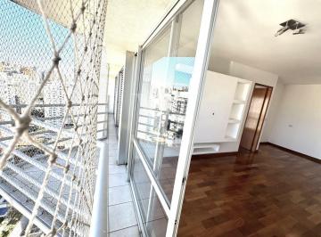 Apartamento · 72m² · 2 Quartos · 2 Vagas · Alugo apartamento com dois dormitórios ( uma suíte ) duas vagas de garagem, localização excelente.