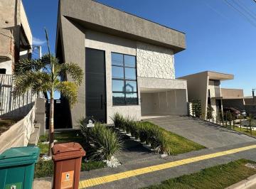 Casa · 210m² · 4 Quartos · 1 Vaga · Casa Térrea á venda no Condomínio Jardins Nápoles!!
