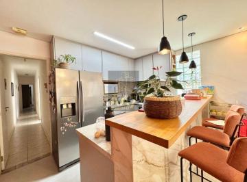 Casa · 120m² · 3 Quartos · 2 Vagas · casa Térrea