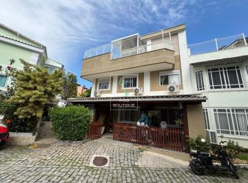 Casa · 250m² · 5 Quartos · 2 Vagas · Vivendas - Casa Triplex em Barra da Tijuca, Rio de Janeiro/RJ
