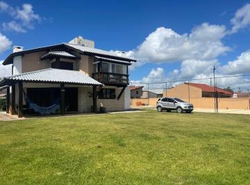 Casa · 2 Quartos · 5 Vagas · Casa com Quintal à Venda na Zona Nova em Tramandaí