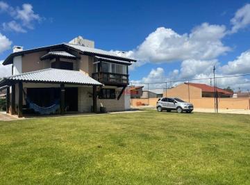 Casa · 2 Quartos · 5 Vagas · Casa com Quintal à Venda na Zona Nova em Tramandaí