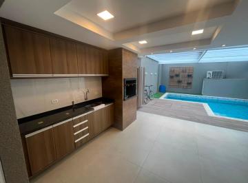 Casa · 228m² · 3 Quartos · 2 Vagas · Sobrado Triplex de Alto Padrão com 3 Suítes e Piscina Aquecida em Santa Felicidade