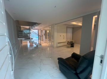 Casa · 228m² · 3 Quartos · 2 Vagas · Sobrado Triplex de Alto Padrão com 3 Suítes e Piscina Aquecida em Santa Felicidade