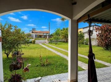 Casa · 100m² · 4 Quartos · Linda casa em amplo terreno próximo a lagoa e praia de Ibiraquera