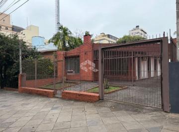 Casa · 200m² · 3 Quartos · 2 Vagas · Casa ampla em terreno de 11m x 33m no bairro Auxiliadora