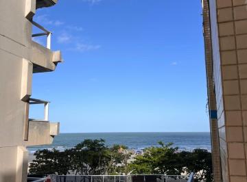 Vista · Apartamento em Prédio Frente Mar