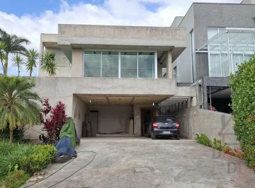 Casa · 450m² · 4 Quartos · 6 Vagas · Vende-se Imovel, 4 dorm/2 suítes, Área Gourmet, e piscina. Cond. Res. Santa