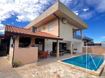 Casa · 600m² · 4 Quartos · 4 Vagas · Casa Em Condomínio Fechado Com 4 Suítes A Venda