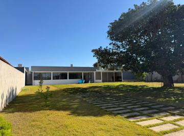 Casa de 2 quartos, Gama · Casa ponte alta norte, 2 quartos com suíte, lote 1.500m², churrasqueira ampla, rua das figueiras